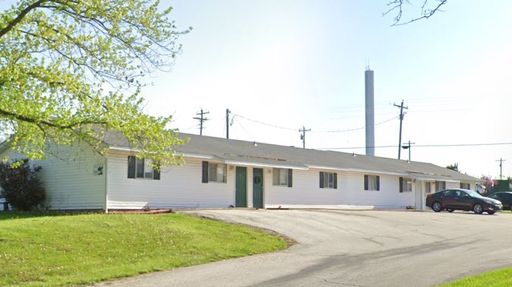 2 bedroom, 1 bath – photo 1