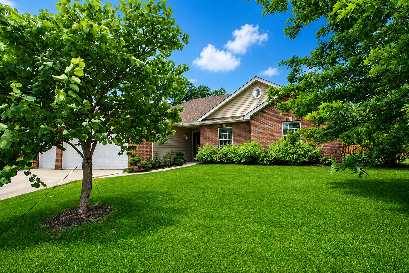 Columbia House: 7106 Stanwood Dr