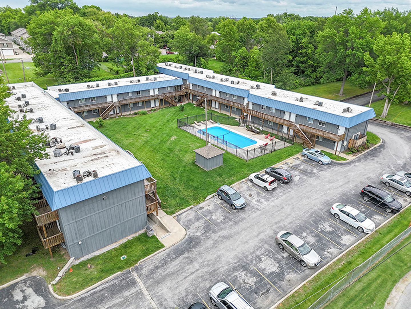 Columbia House: 105 N Garth Ave #18