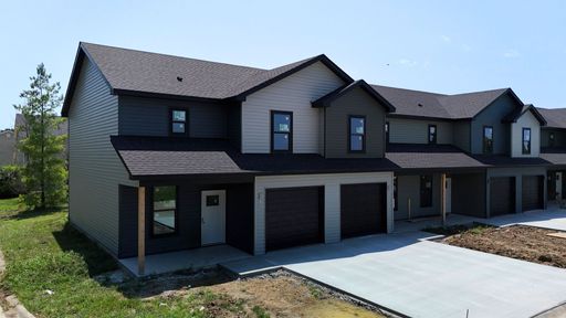 Brand New Townhomes! - Great location 3bed/2.5 bath – photo 1