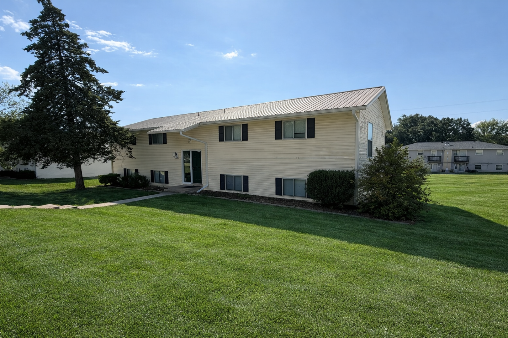 Columbia House: 7305 N Moberly Dr - A