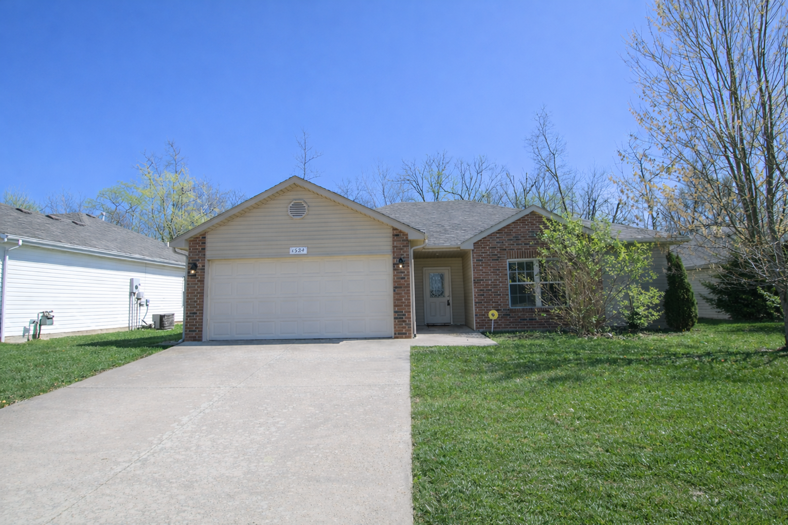 Columbia House: 1524 Bodie Dr