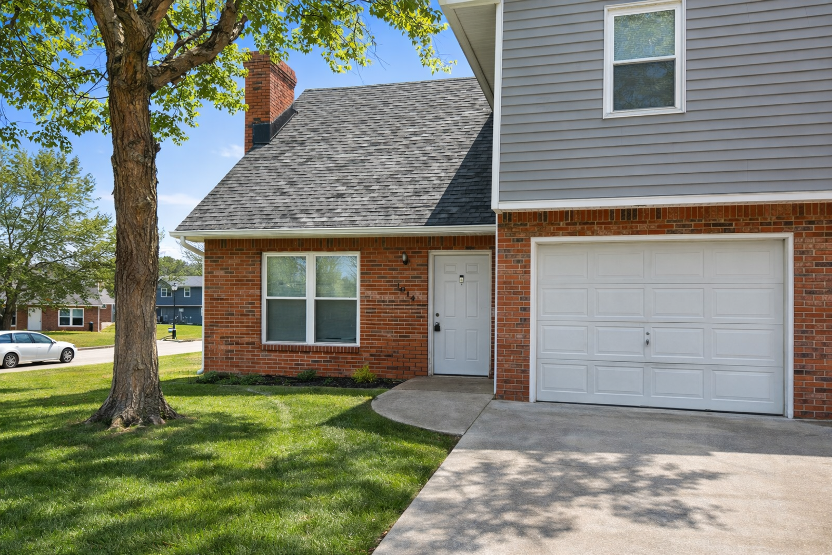 Columbia House: 1914 Mirtle Grove Ct