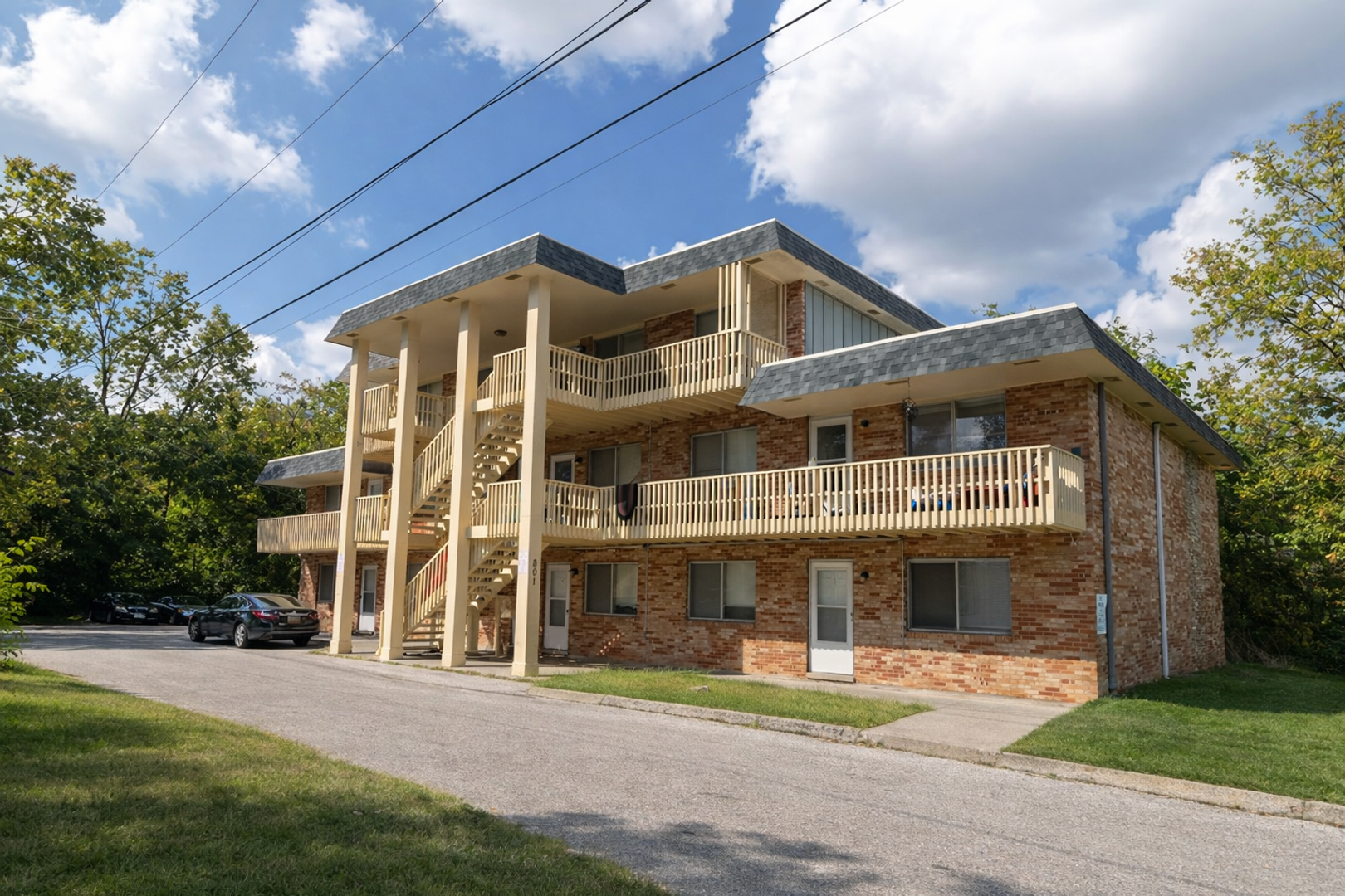 Columbia House: 801 N Ann St #1