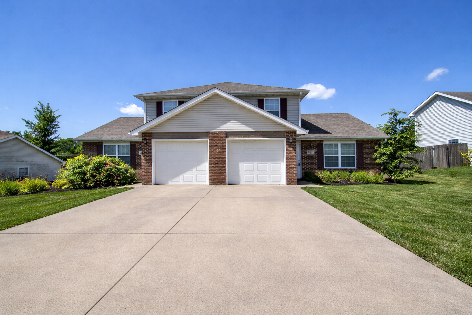 Columbia Apartment: 1413-1415 Frideriki