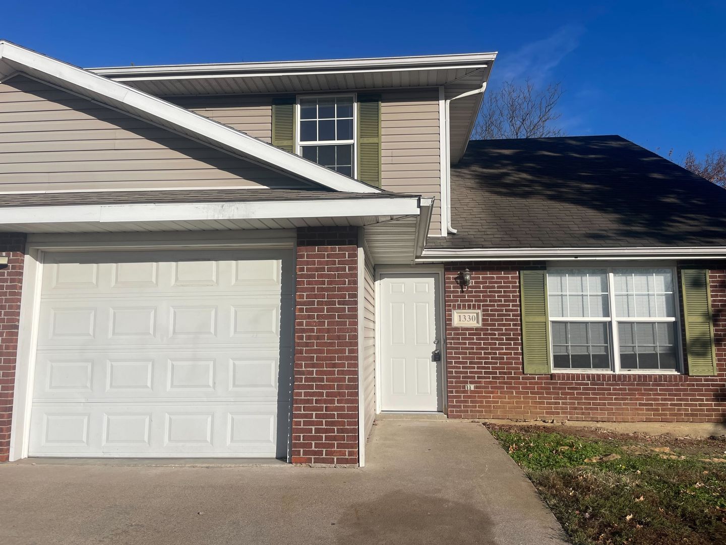 Columbia House: 1330 Frideriki