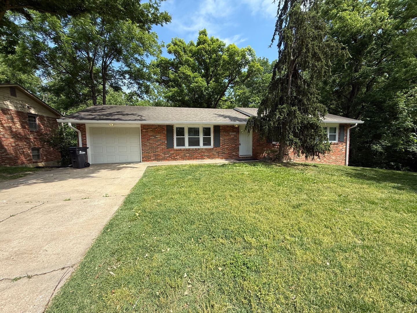 Columbia House: 3006 Lynnwood Dr
