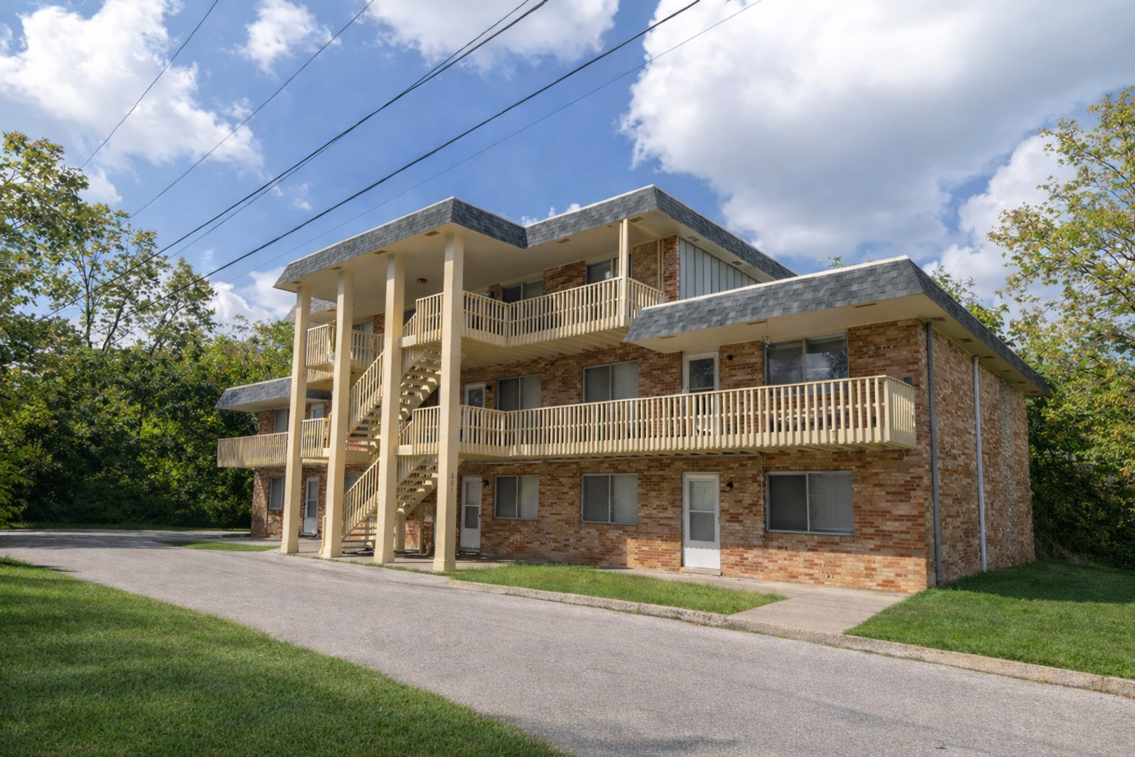 Columbia House: 801 N Ann St #1