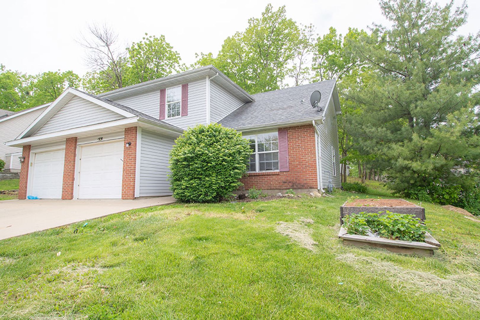 Columbia Apartment: 1323-1325 Godas Dr