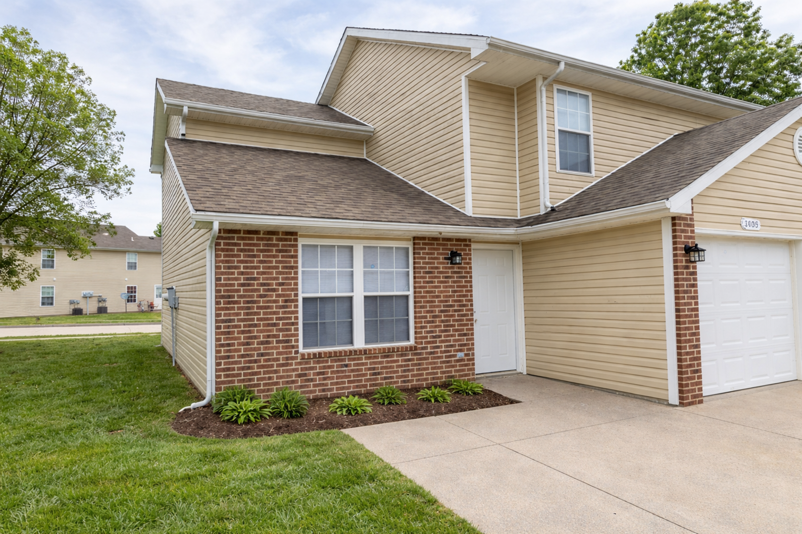 Columbia Apartment: 1405-1407 Bodie Dr.