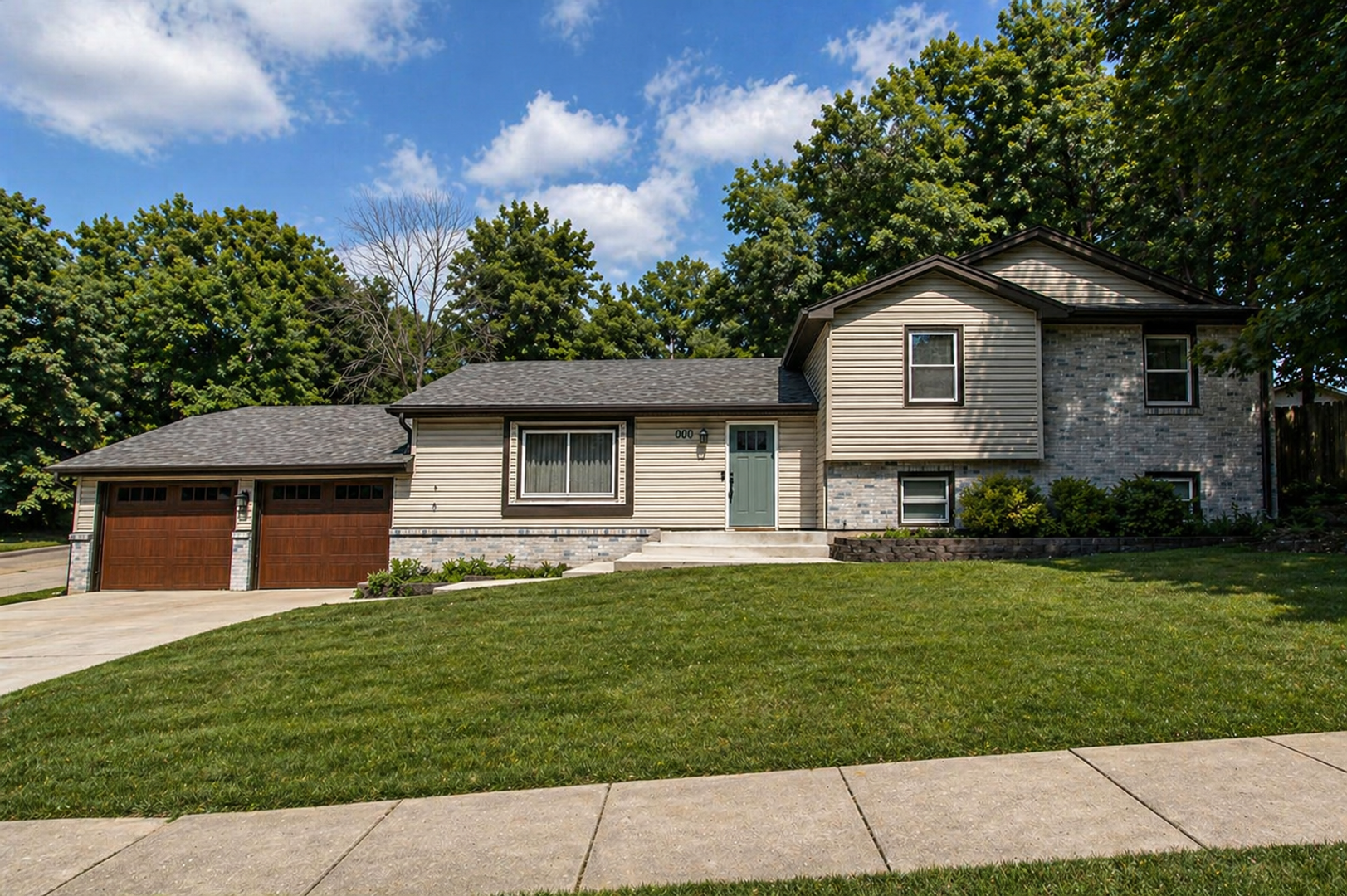Columbia House: 3104 Oak Lawn Dr