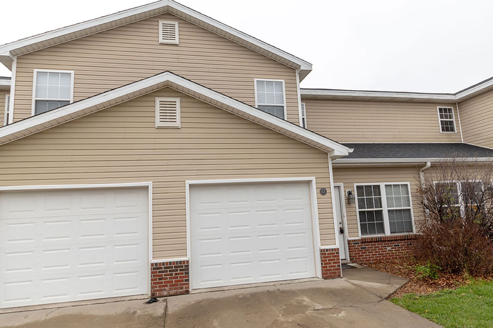 Columbia House: 5000 Derby Ridge Dr - Unit 206