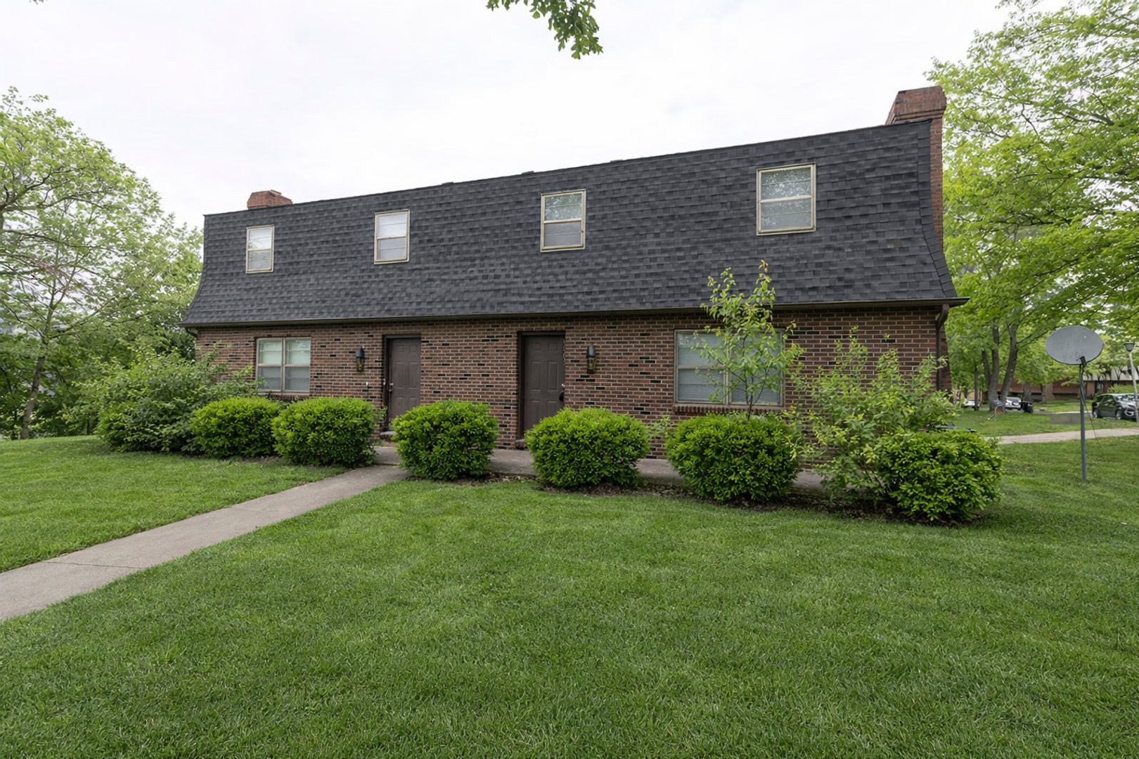 Columbia House: 1003 Canterbury Dr