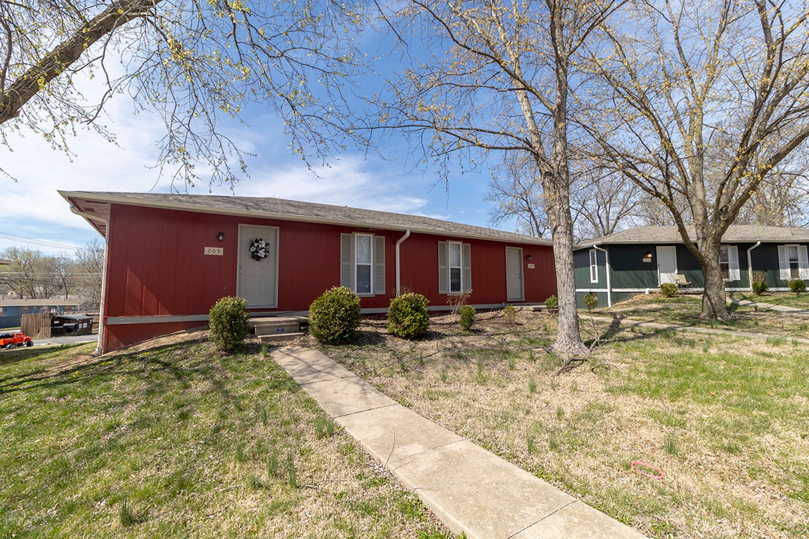 Columbia House: 205 Wheaton Ct
