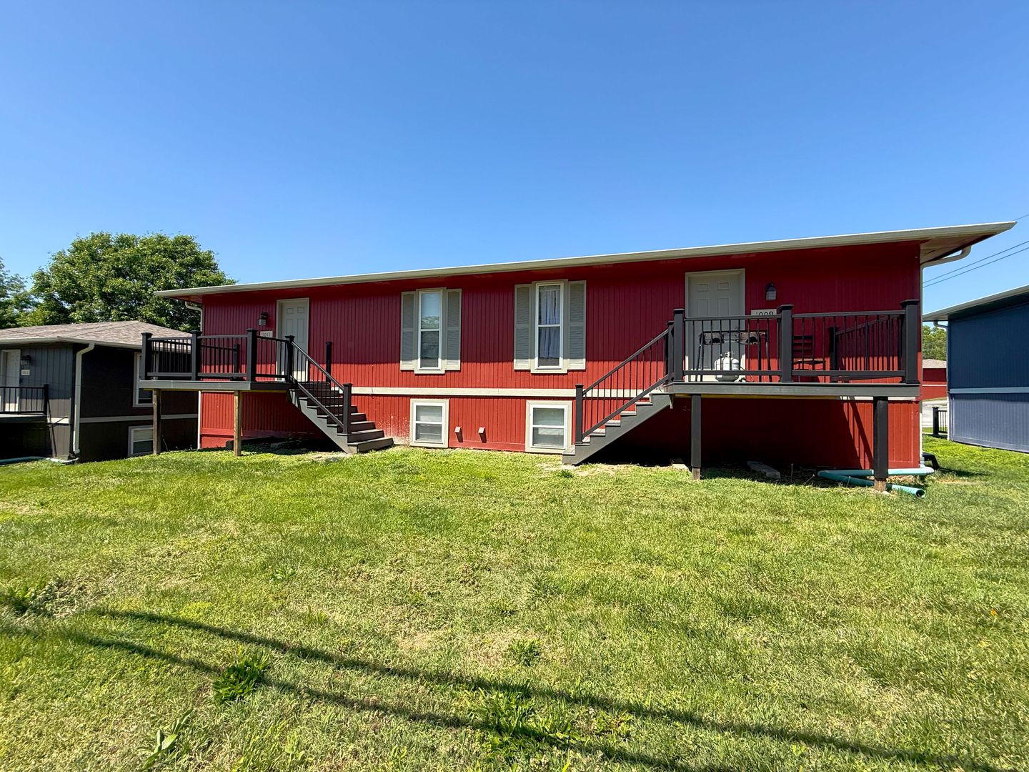 Columbia House: 1011 W Ash St