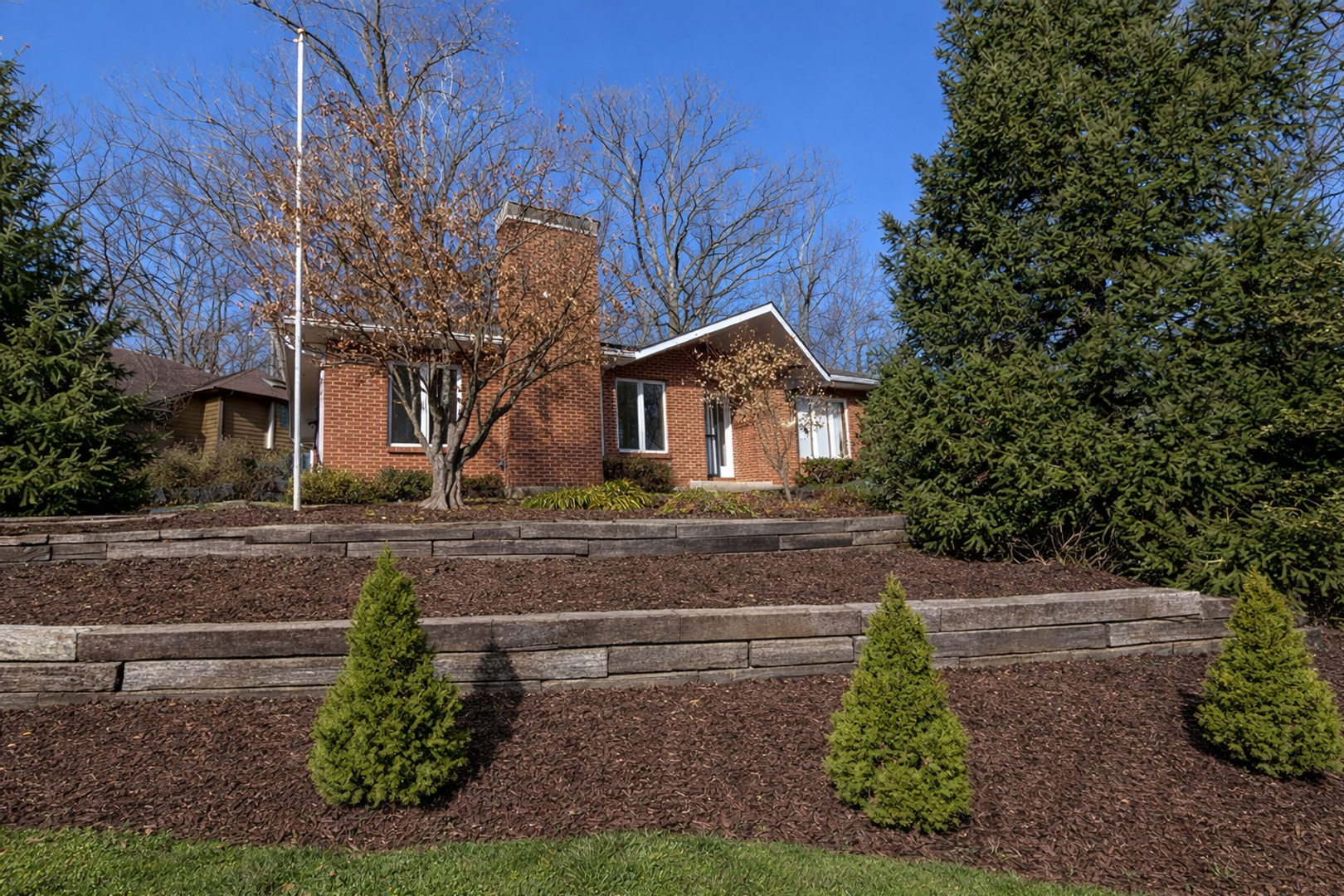 Columbia House: 401 Cedar Ln