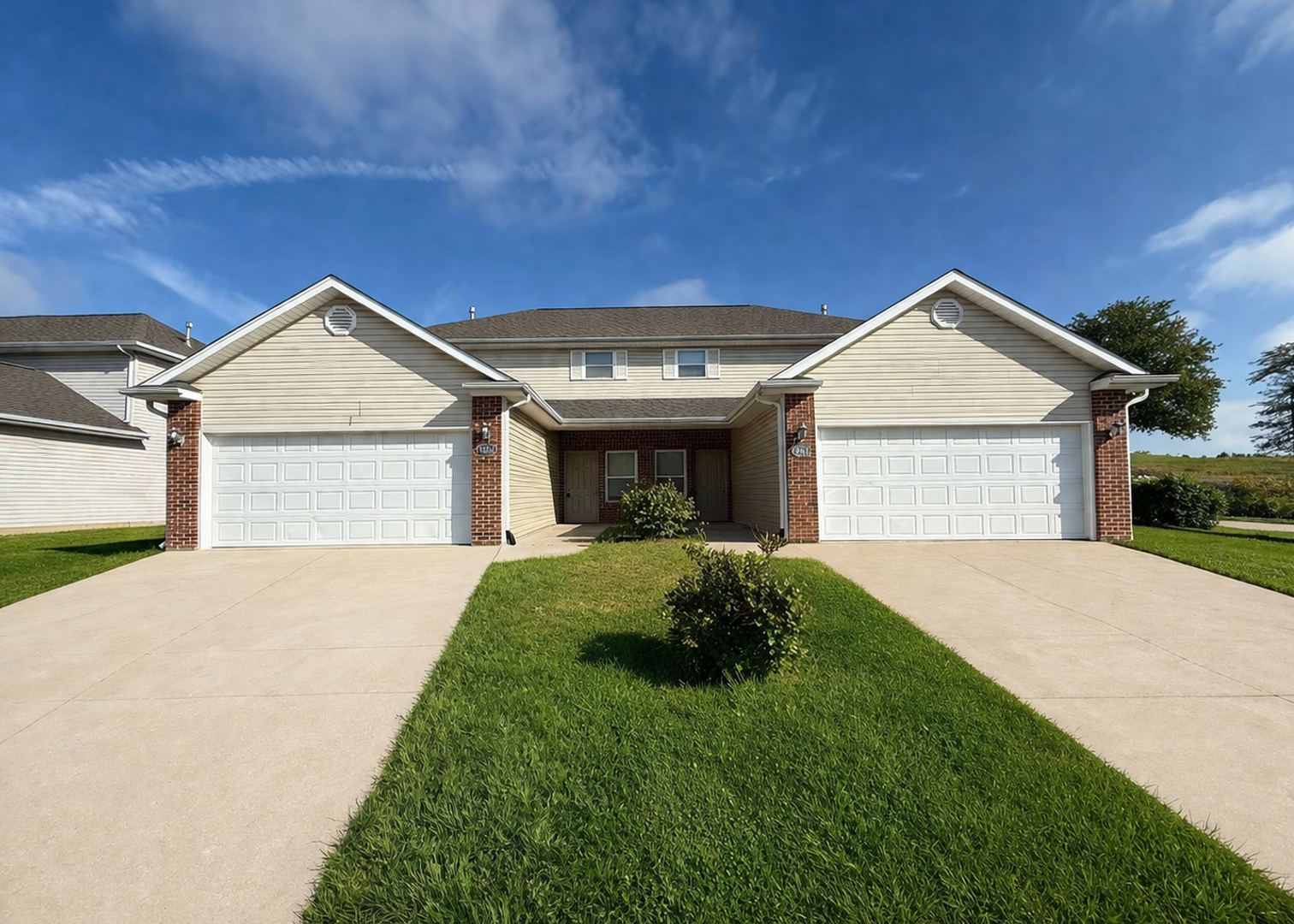 Columbia House: 7463 Arratt Ct