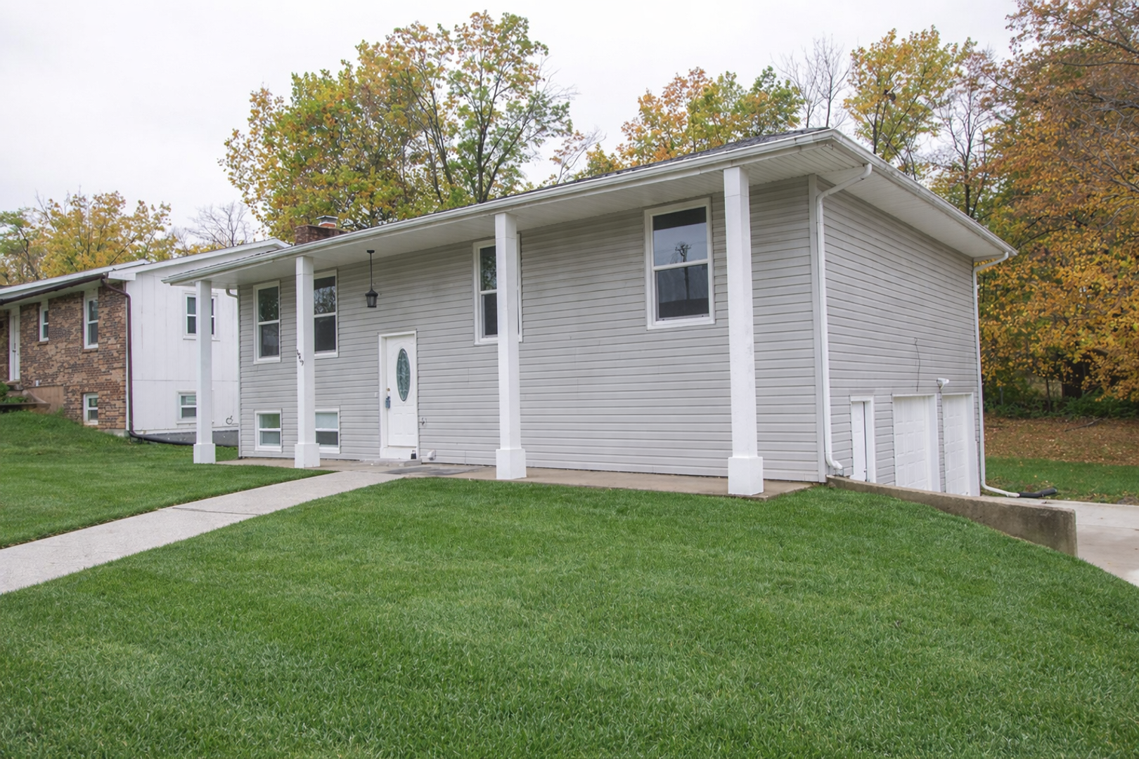 Columbia House: 1909 Newton Dr