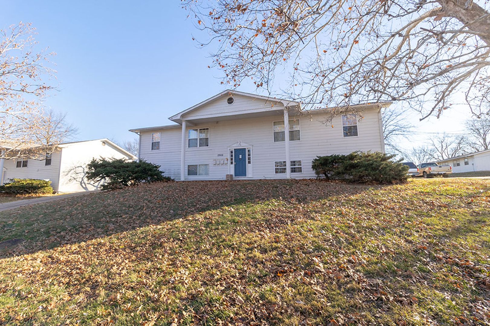 Columbia House: 2908 Leeway Dr - C