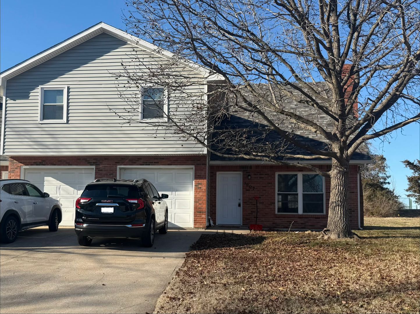 Columbia House: 1907 Mirtle Grove Ct