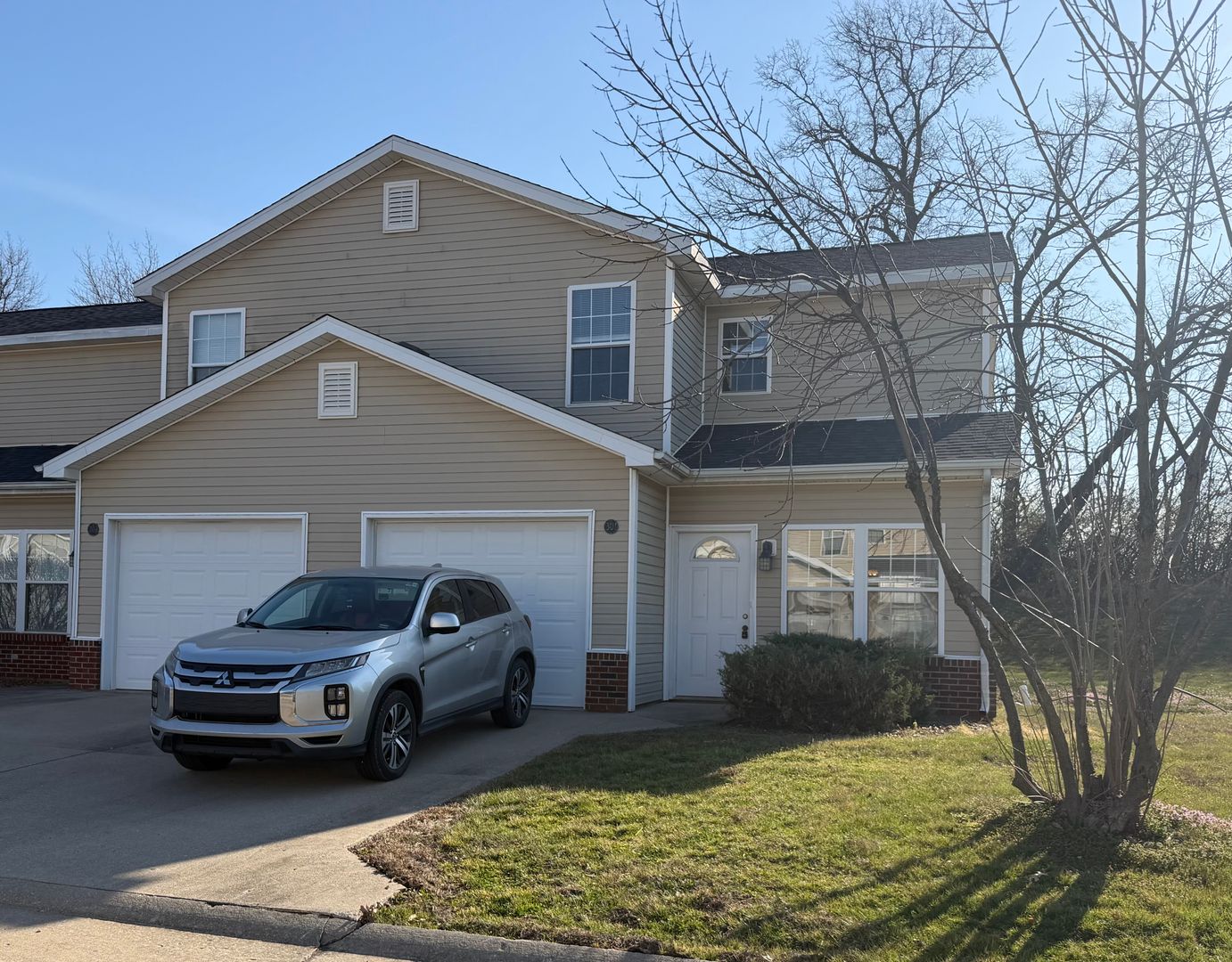 Columbia House: 5000 Derby Ridge Dr - Unit 301