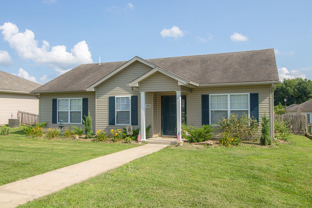 Columbia House: 1920 Field St. (T)