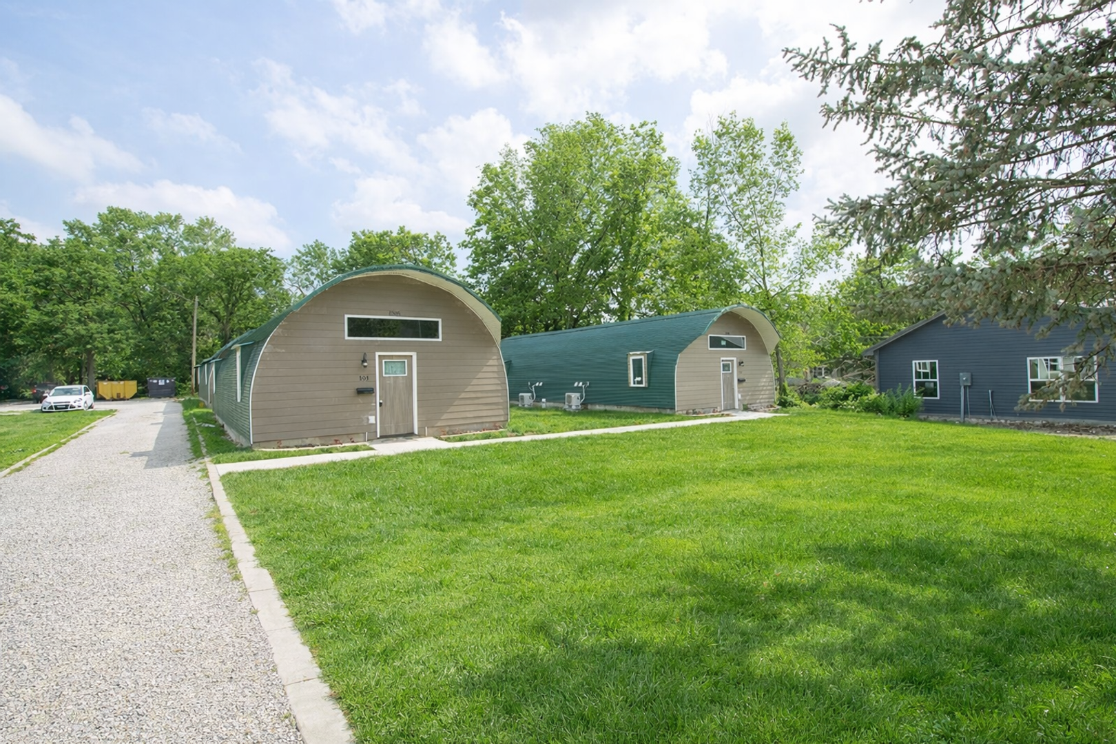 Columbia House: 1505-101 W Worley St