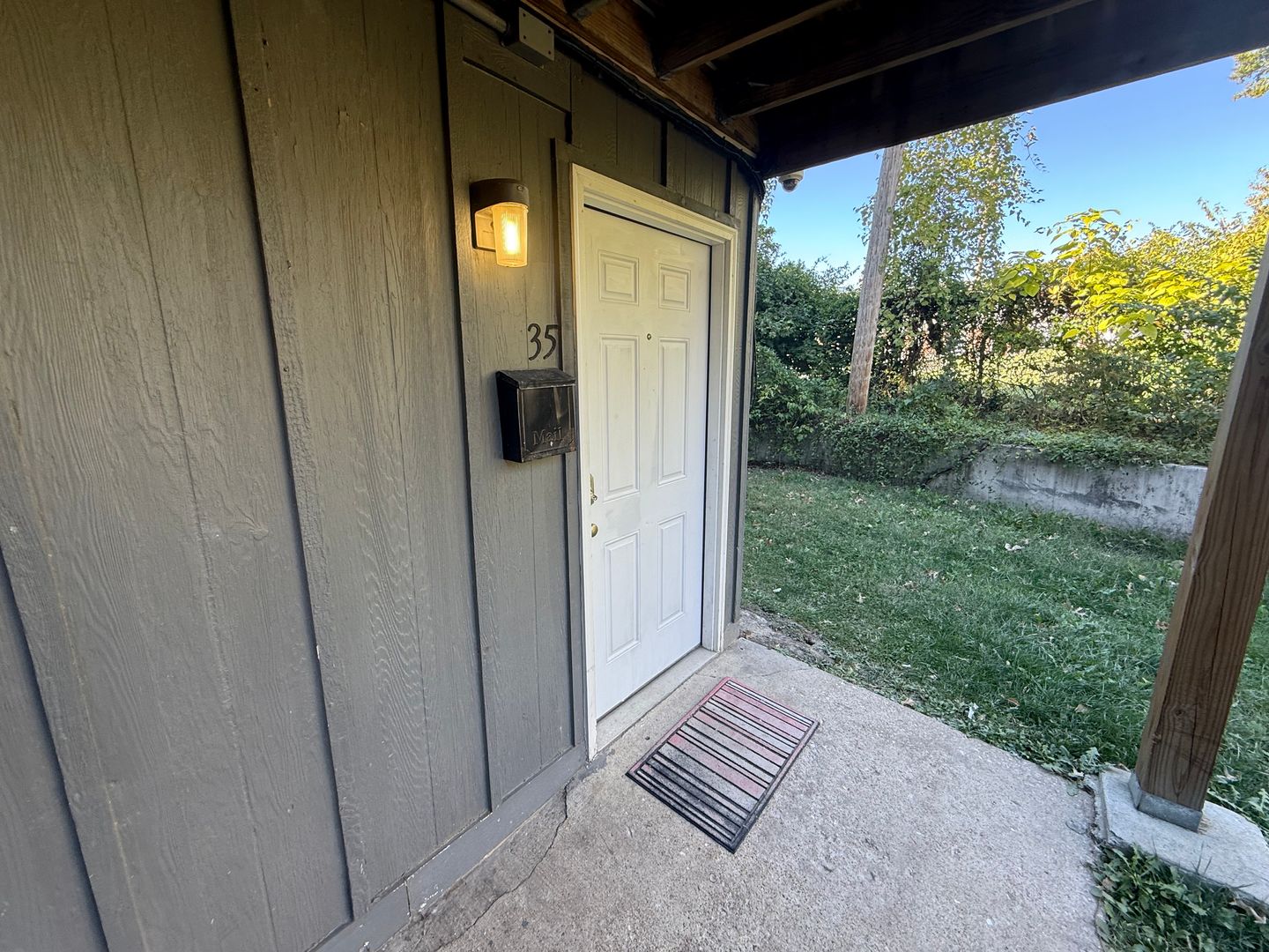 Columbia House: 105 N Garth Ave #35