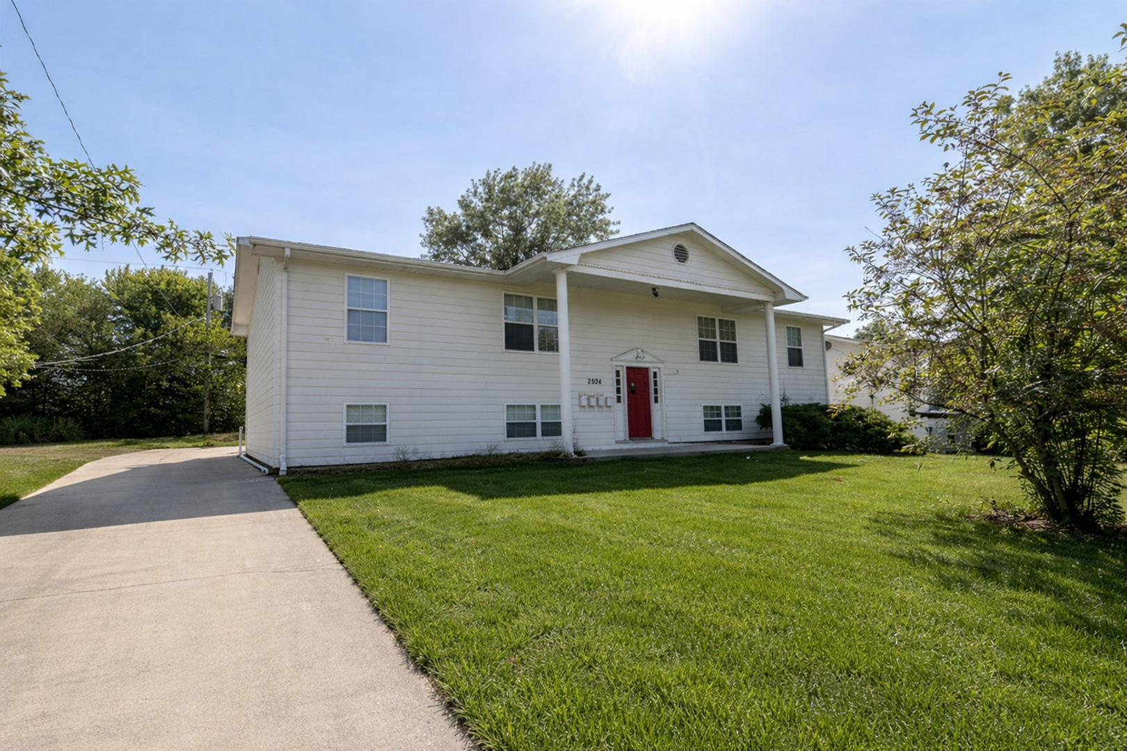 Columbia House: 2924 Leeway Dr - B