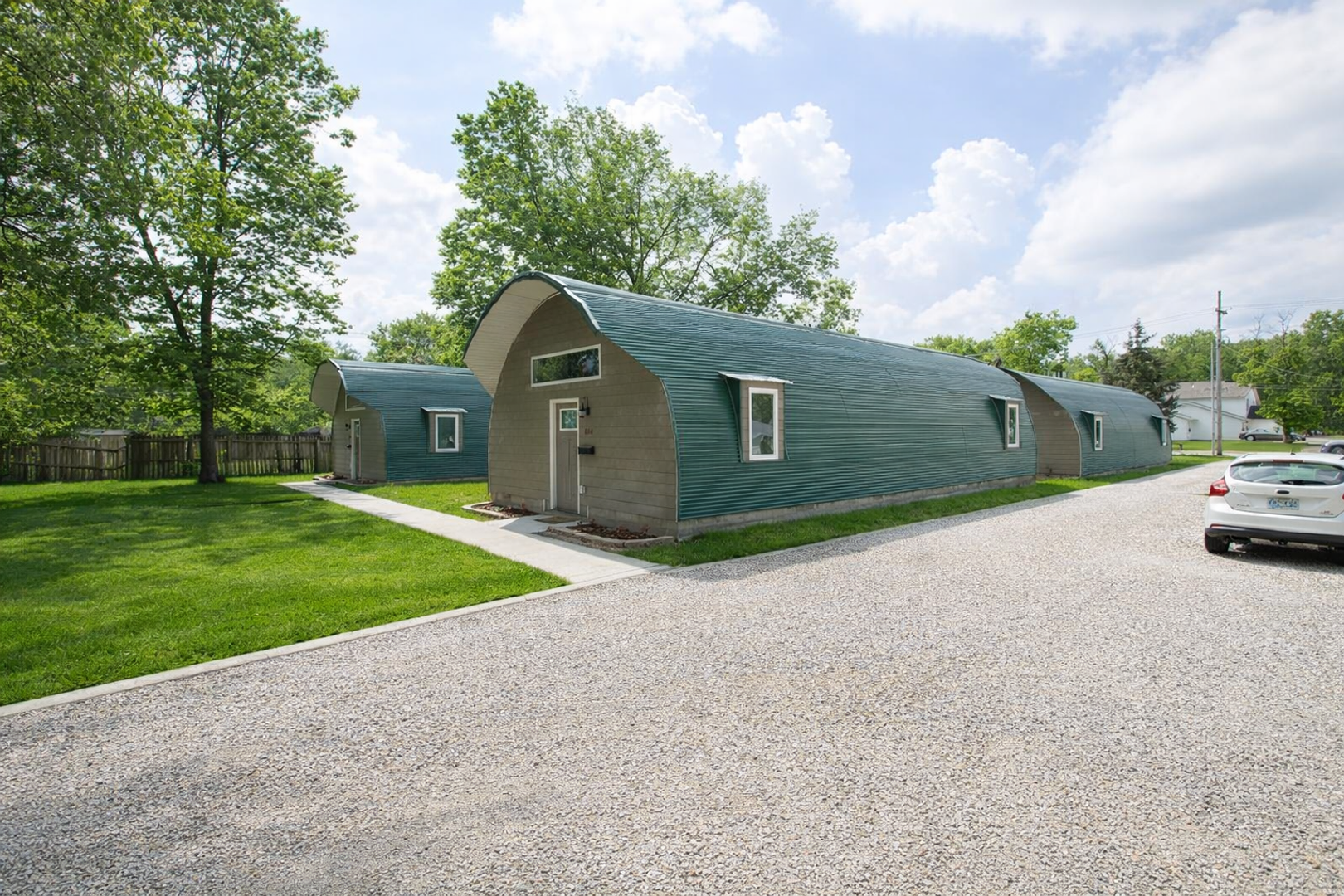 Columbia House: 1505-105 W Worley St - 105