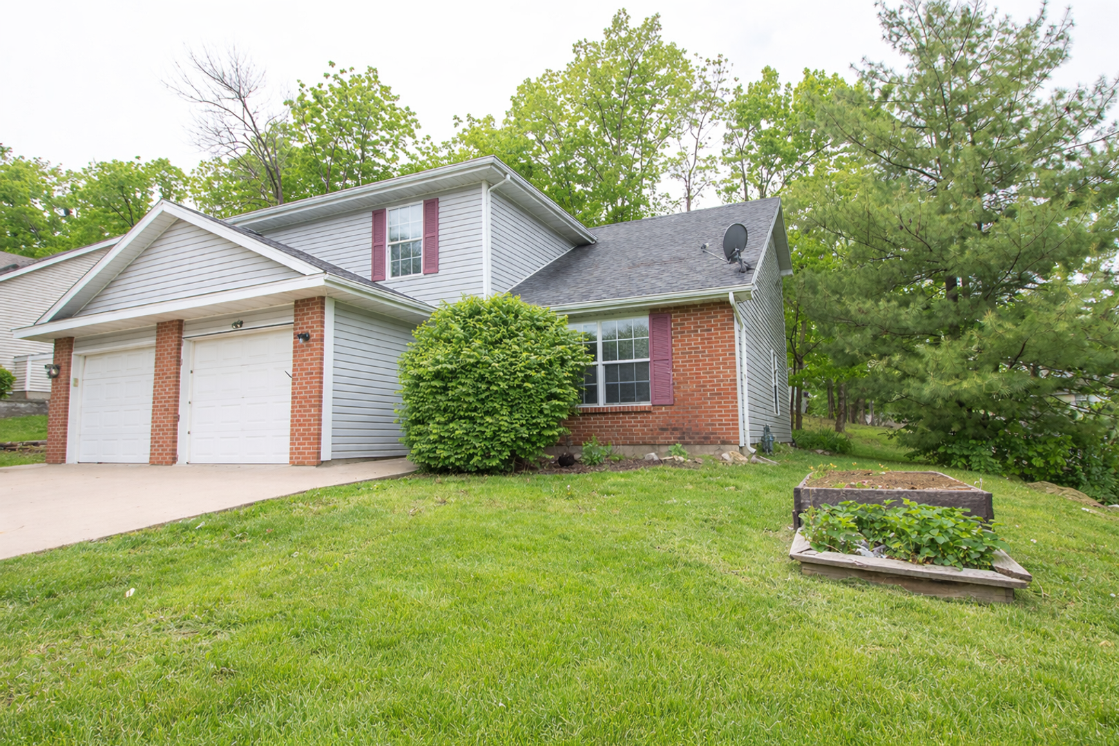 Columbia Apartment: 1323-1325 Godas Dr