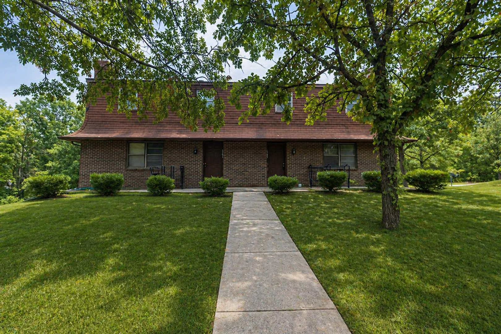 Columbia House: 3306 Belle Meade Dr