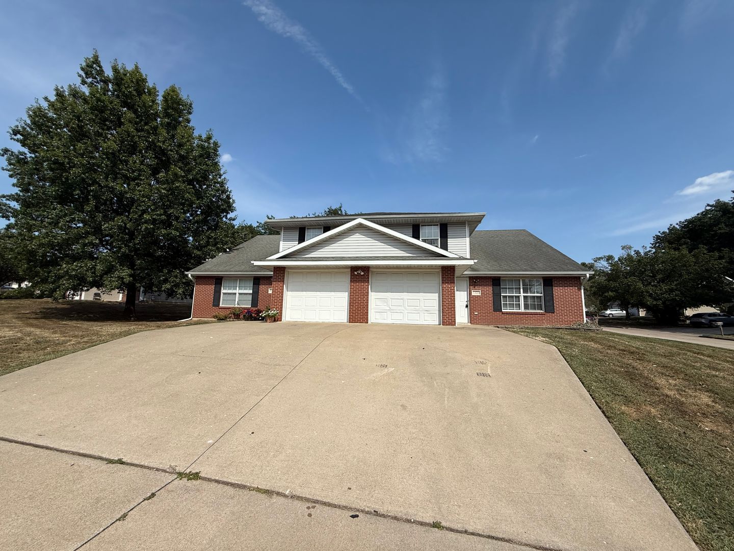 Columbia House: 1326 N Frideriki Dr