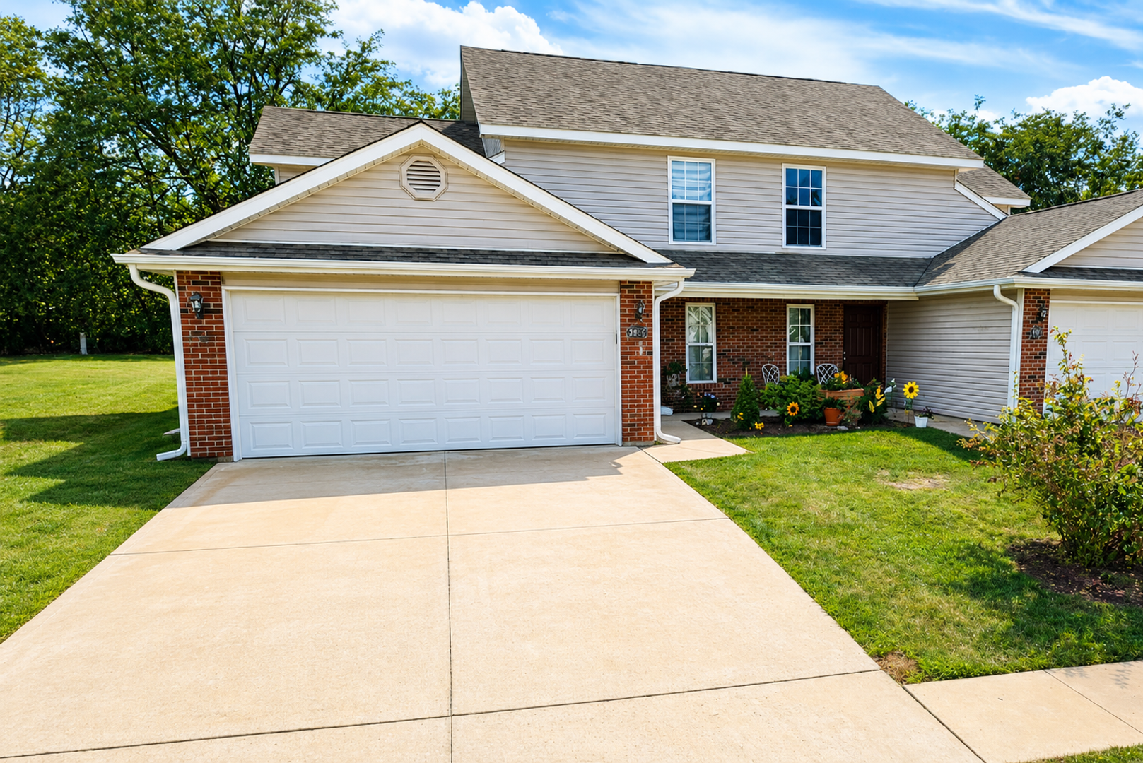 Columbia House: 7452 Noah Ct