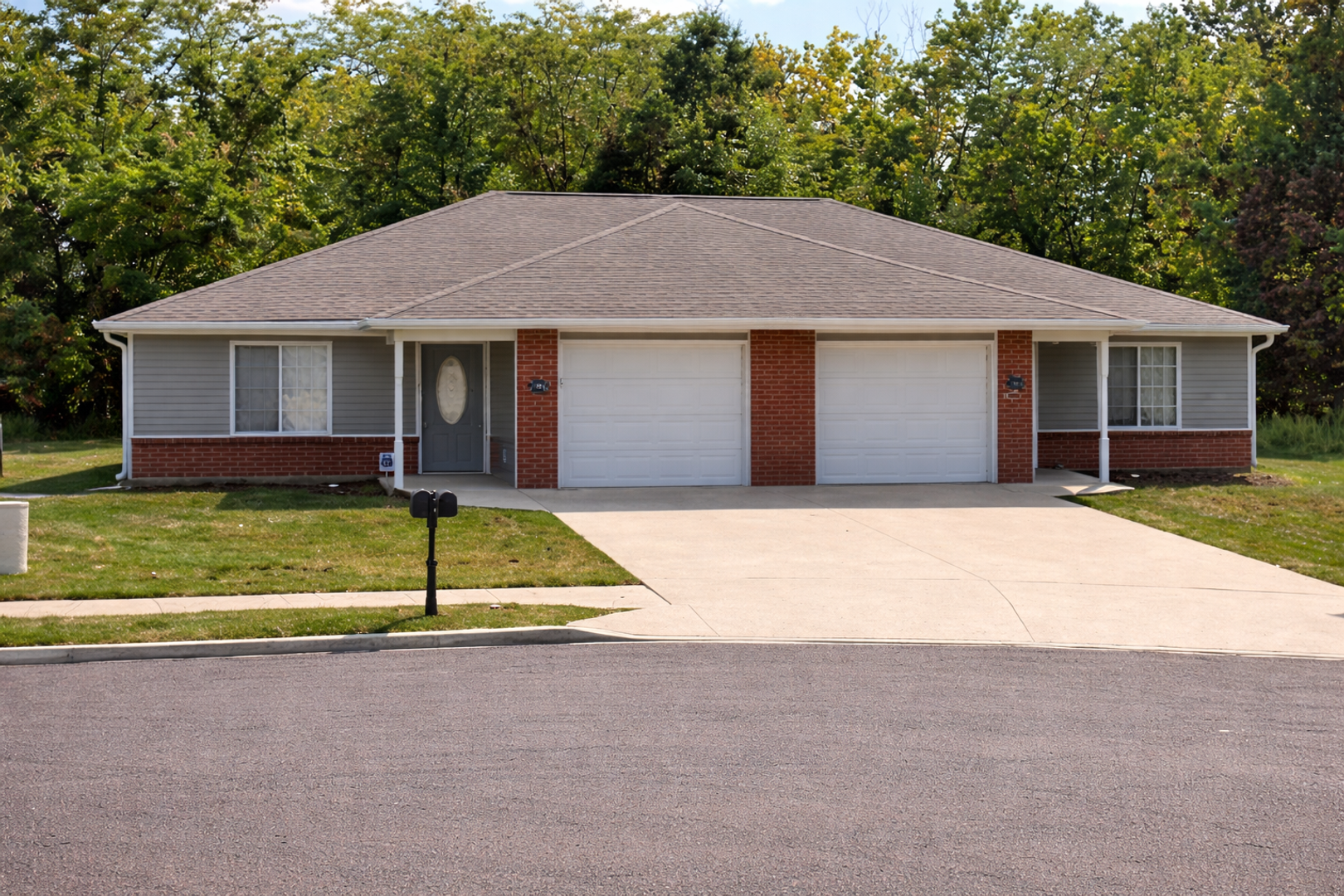 Columbia House: 7360 E Noah Ct