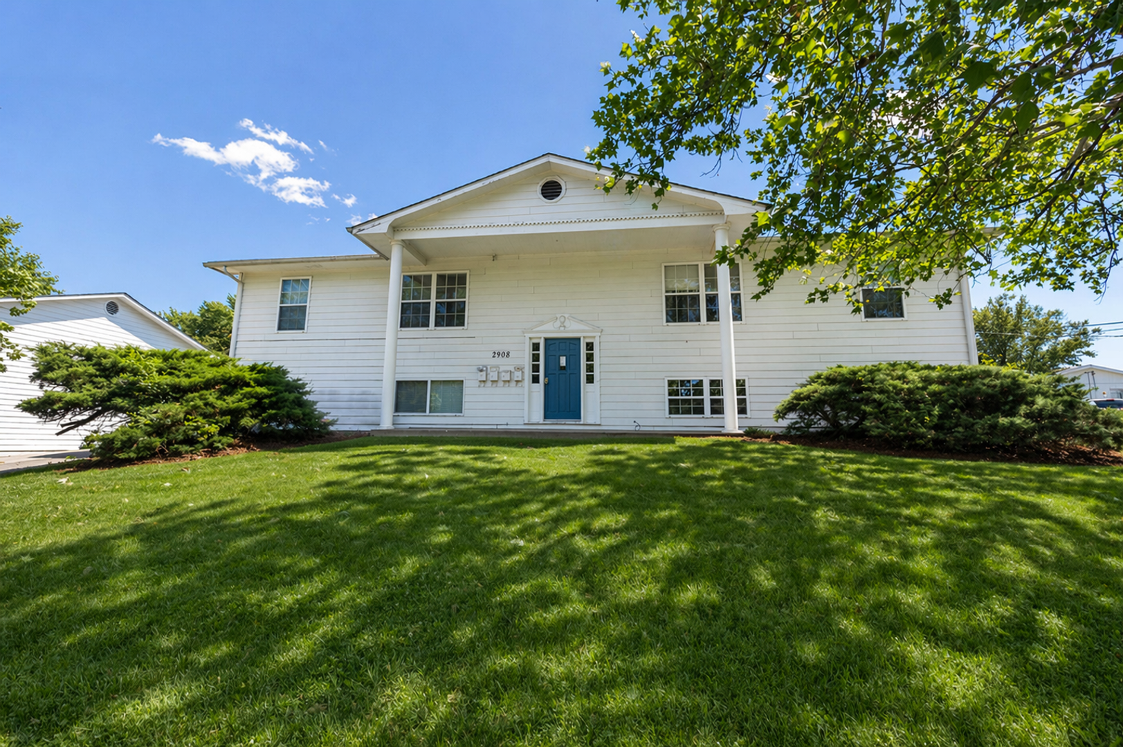 Columbia House: 2908 Leeway Dr - D