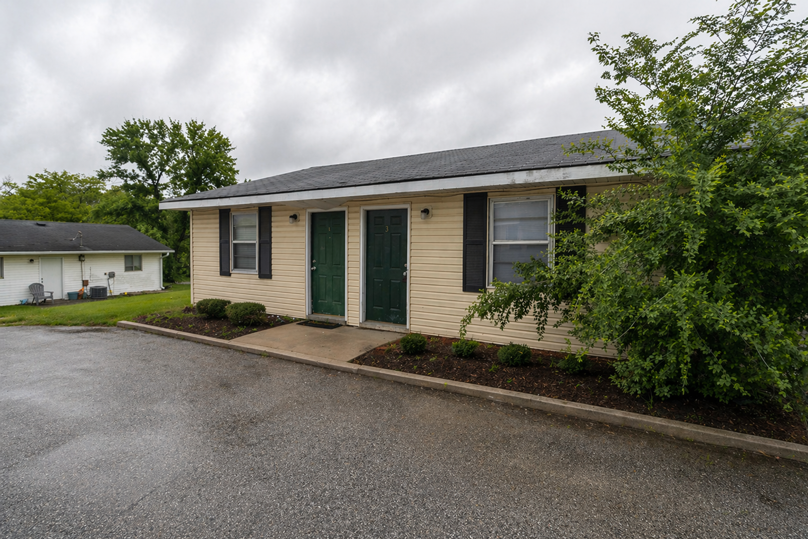 Columbia House: 710 W Cunningham Dr - 1