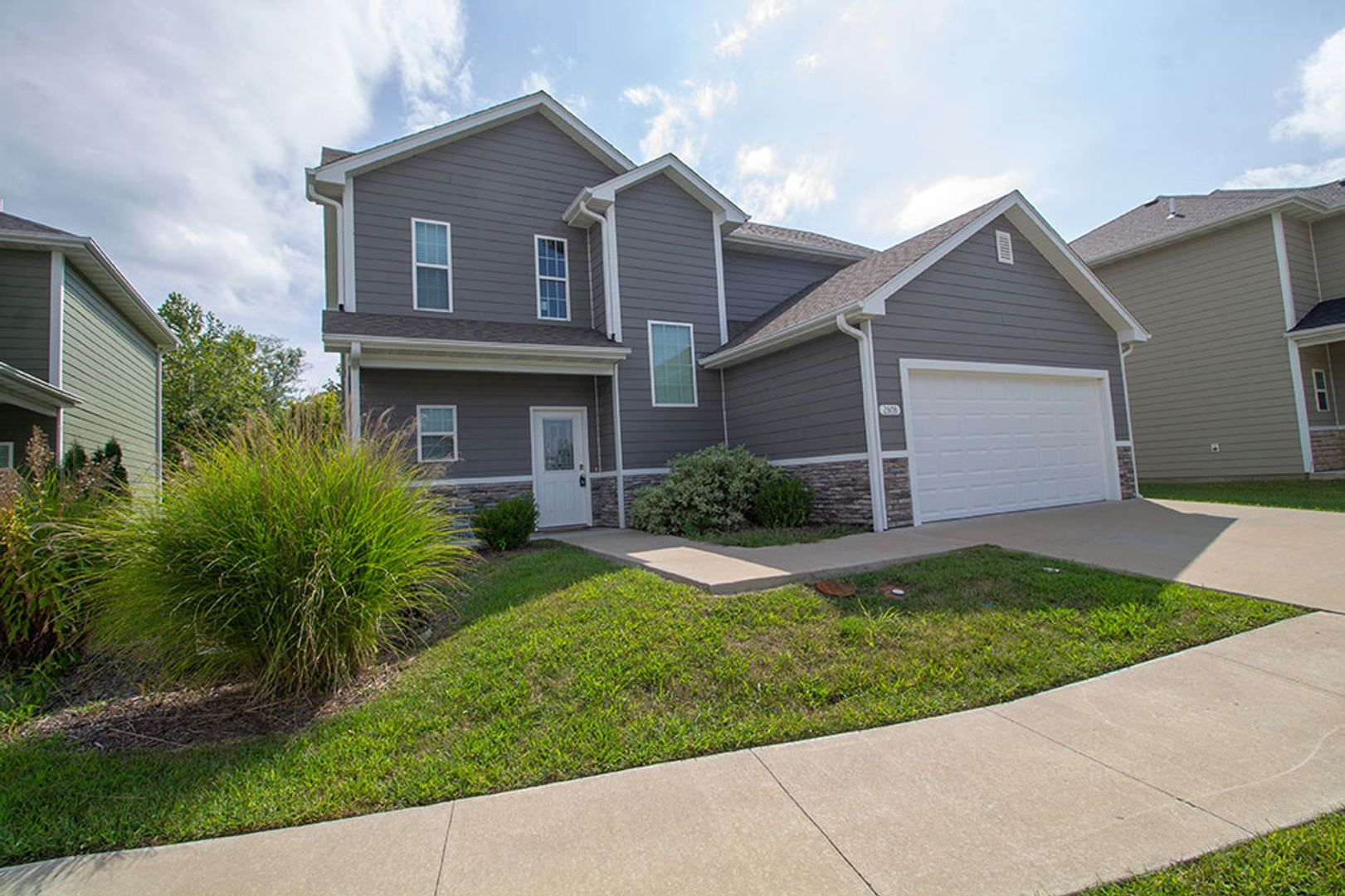 Columbia House: 2808 Amberwood Ct
