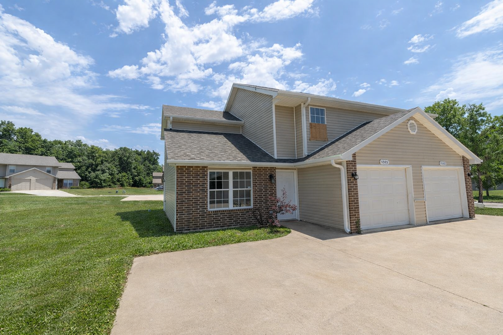 Columbia Apartment: 1505-1507 Bodie Dr.