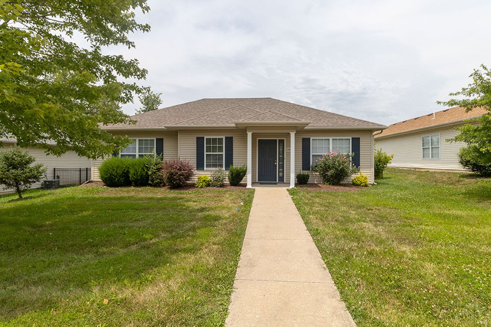 Columbia House: 1921 Harmony St