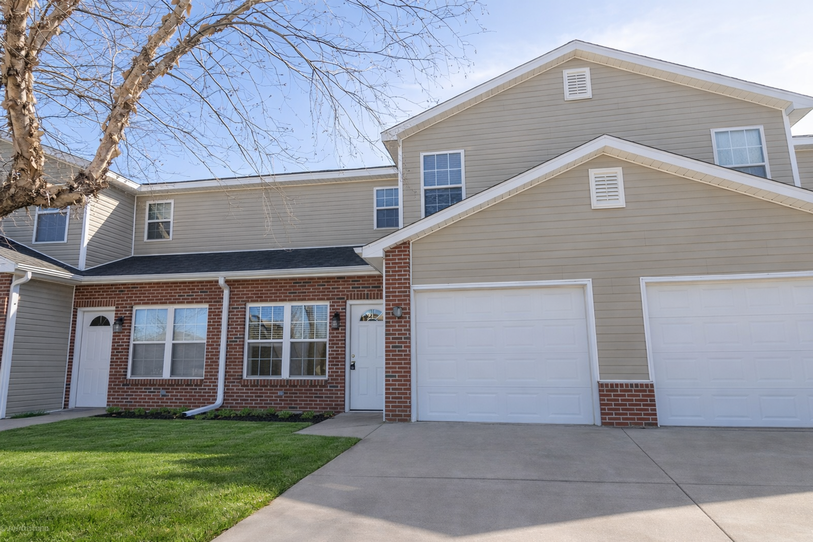 Columbia House: 5000 Derby Ridge Dr - Unit 106