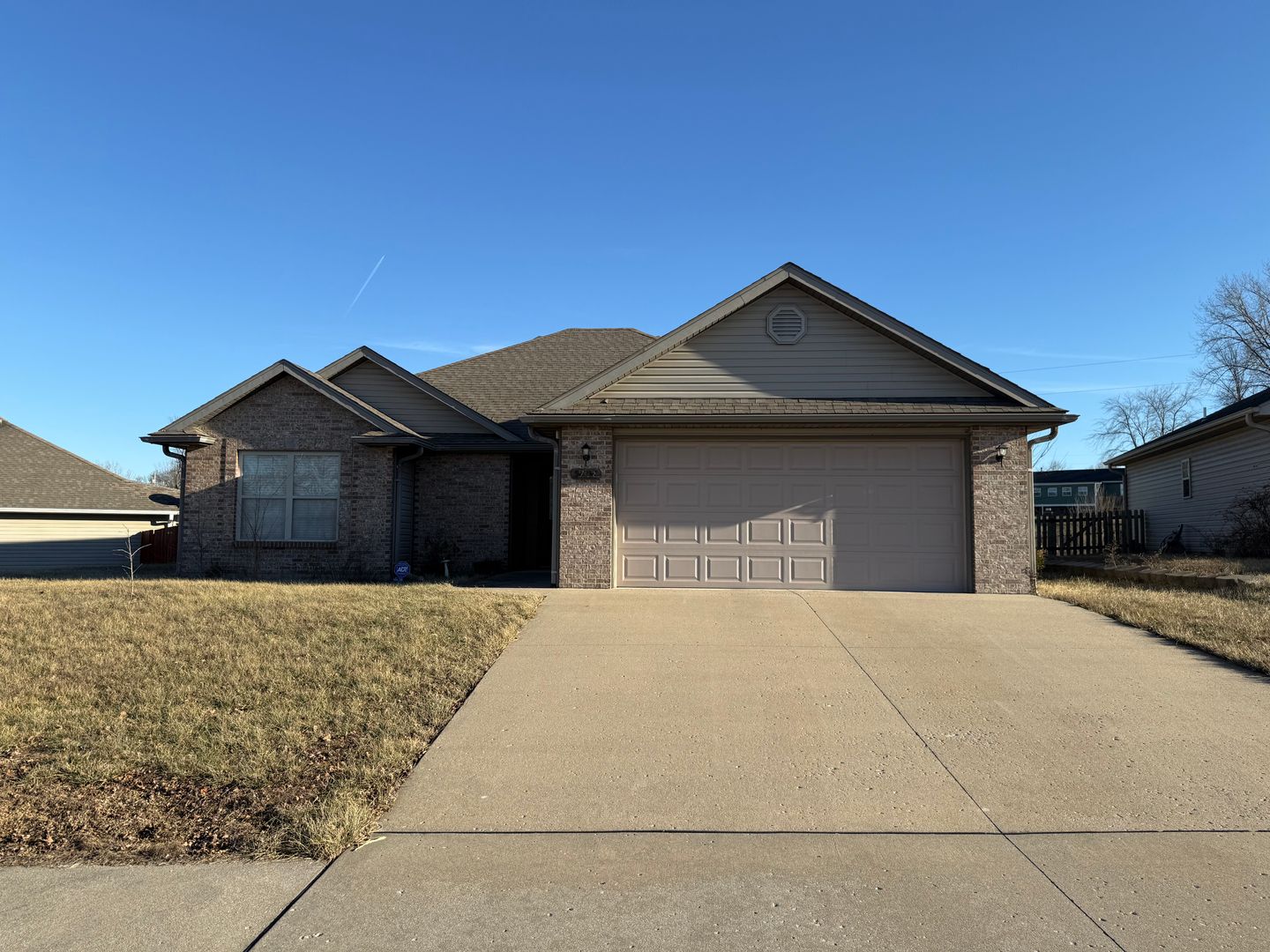 Columbia House: 5708 Fallow Ct