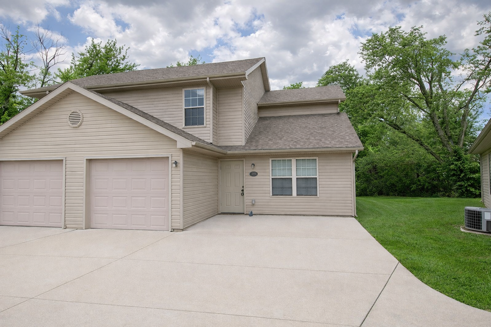 Columbia House: 2119 Ballenger Ln