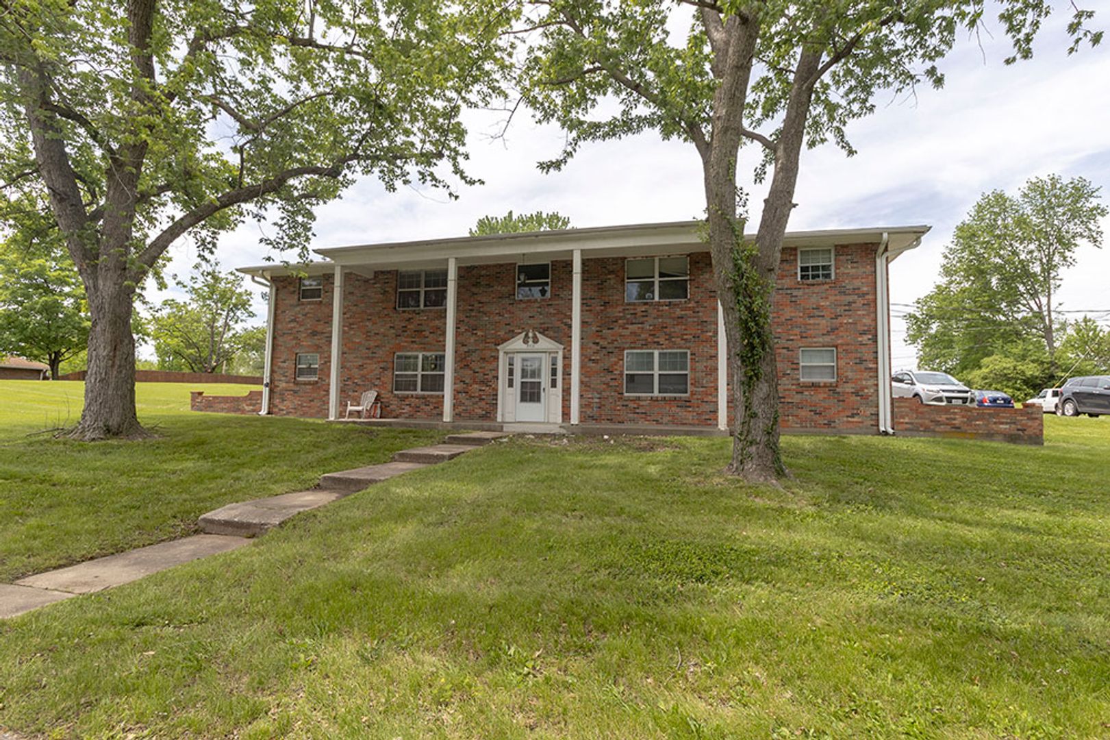 Columbia Apartment: 711 Hulen Dr