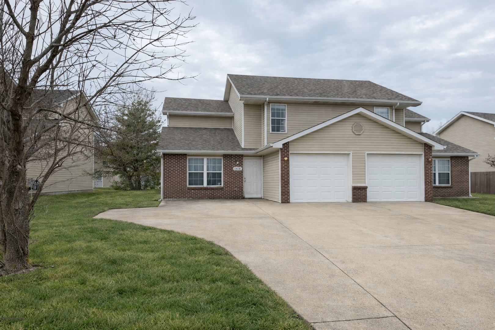 Columbia Apartment: 1516-1518 Citadel Dr.