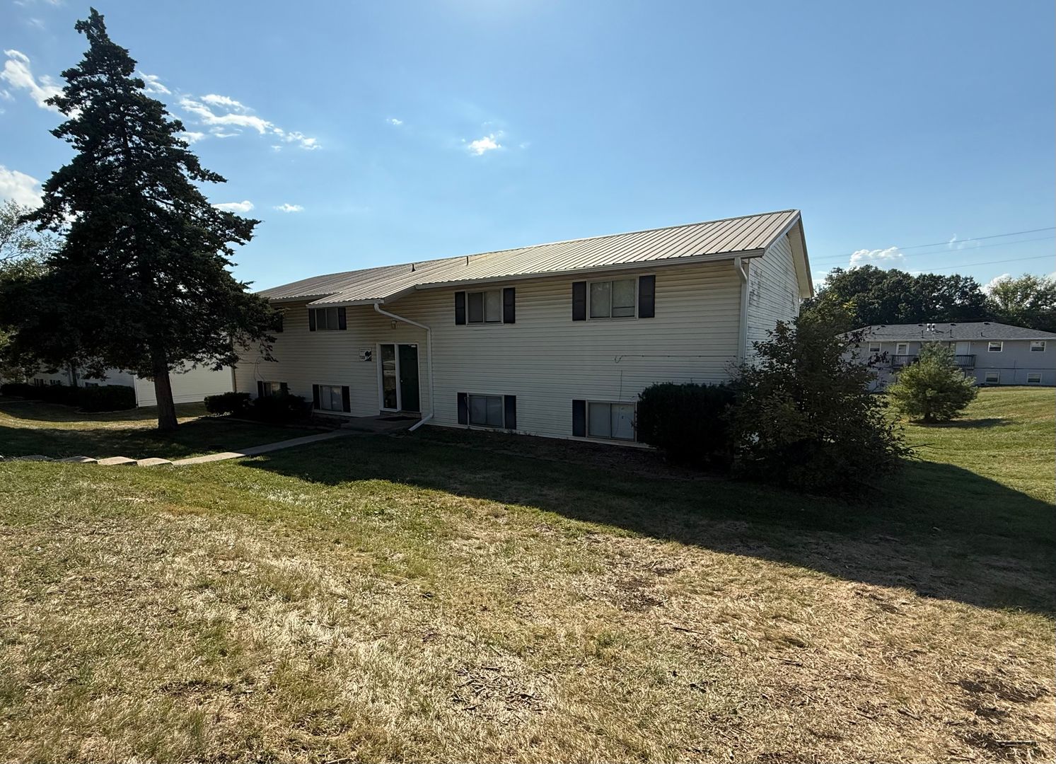 Columbia House: 7305 N Moberly Dr - B