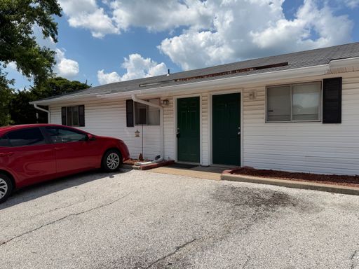 2 bedroom, 1 bath – photo 1