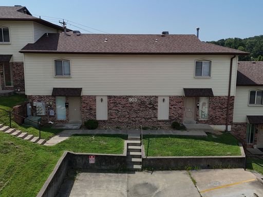 Spacious 3-Story Townhome with Flexible Living Space – photo 1