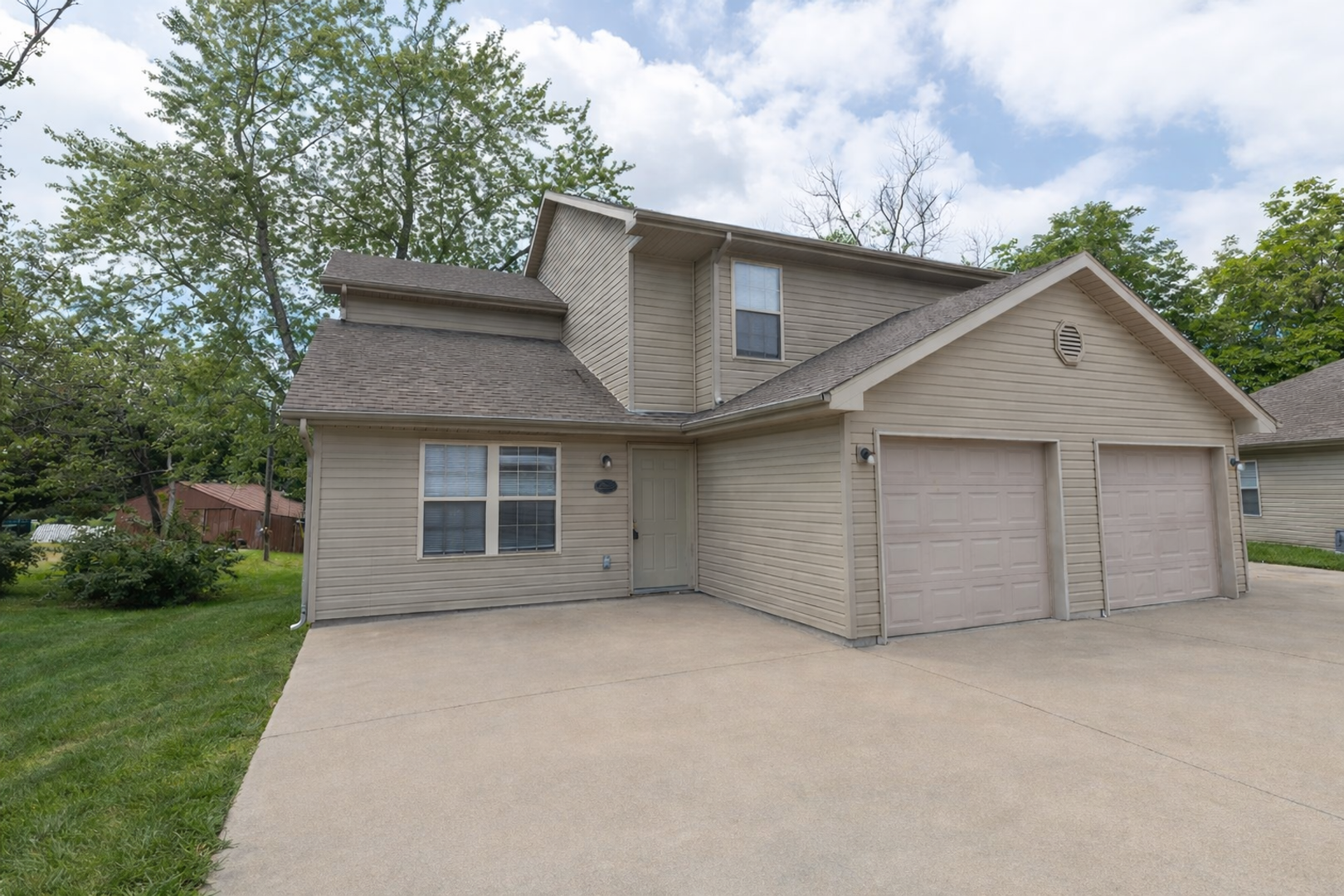 Columbia House: 2117 Ballenger Ln