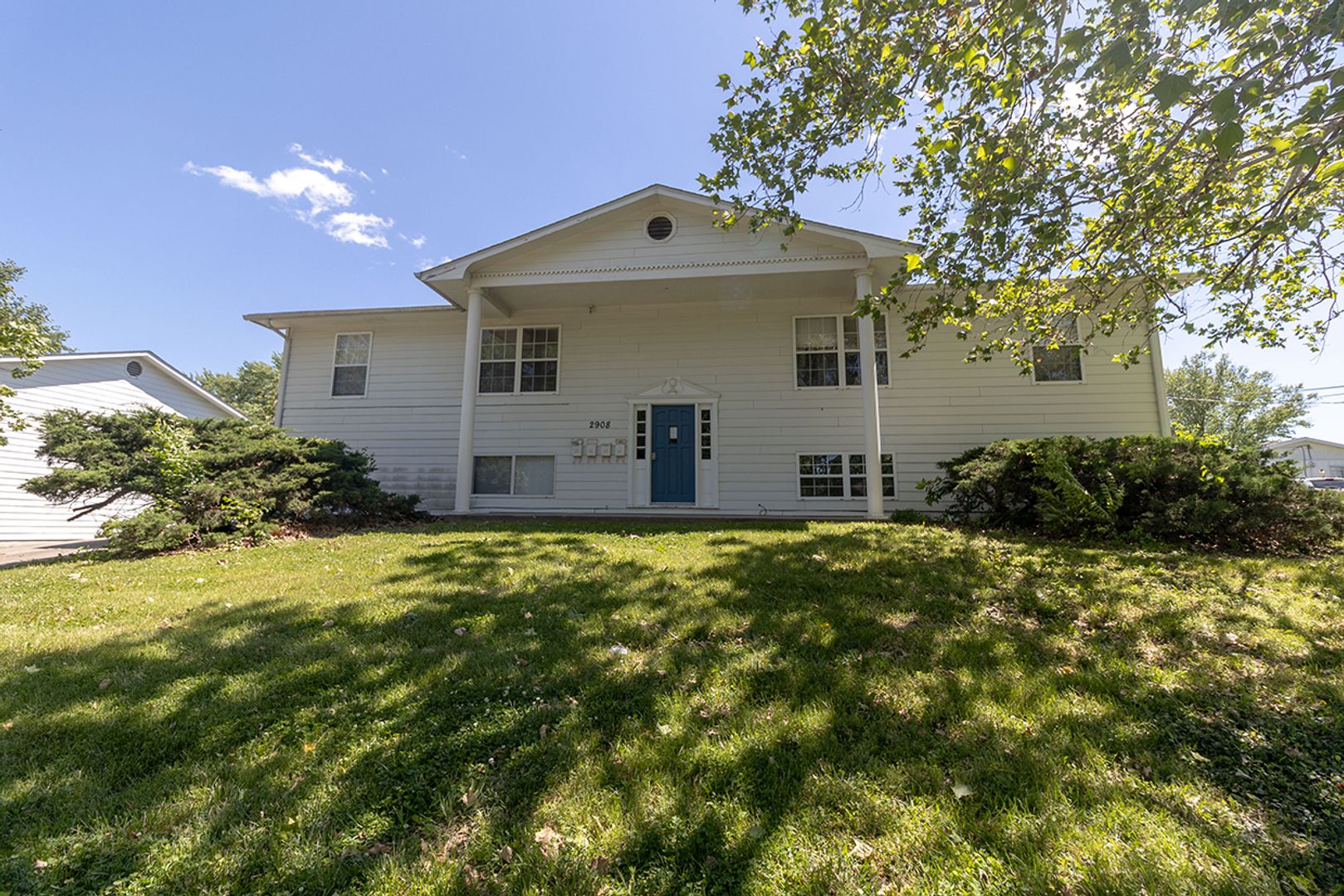 Columbia House: 2908 Leeway Dr - A